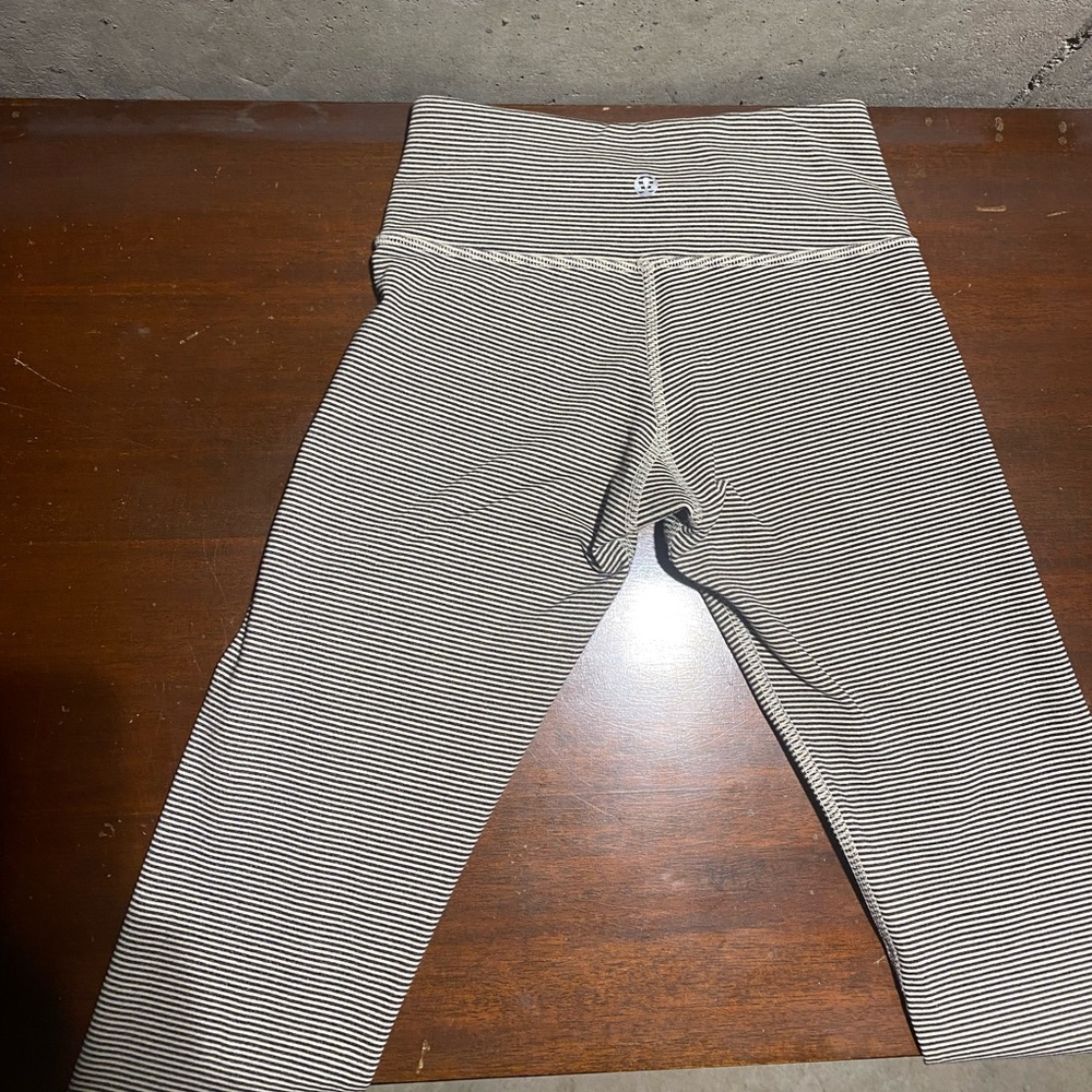 RARE Lululemon Narrow Bold Stripe Black Angel Wing